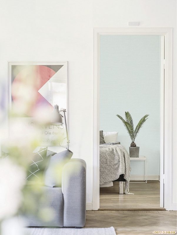 Giấy dán tường còn có mã 15077-4,15077-5,15077-6 với tone màu xanh nhạt và xanh đậm với họa tiết giả vải cực kỳ ấn tượng và bắt mắt